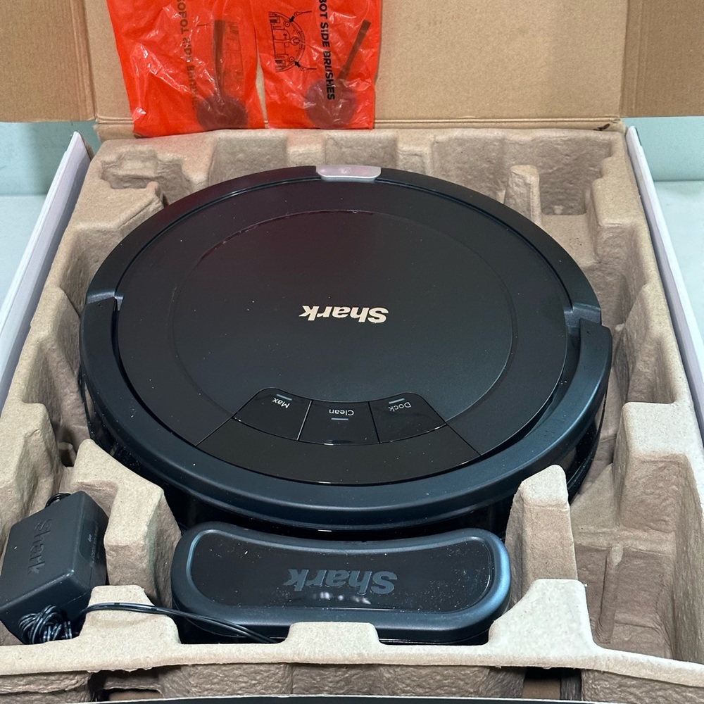 Shark AV753 ION Robot Vacuum, Tri-Brush System, Wifi Connected